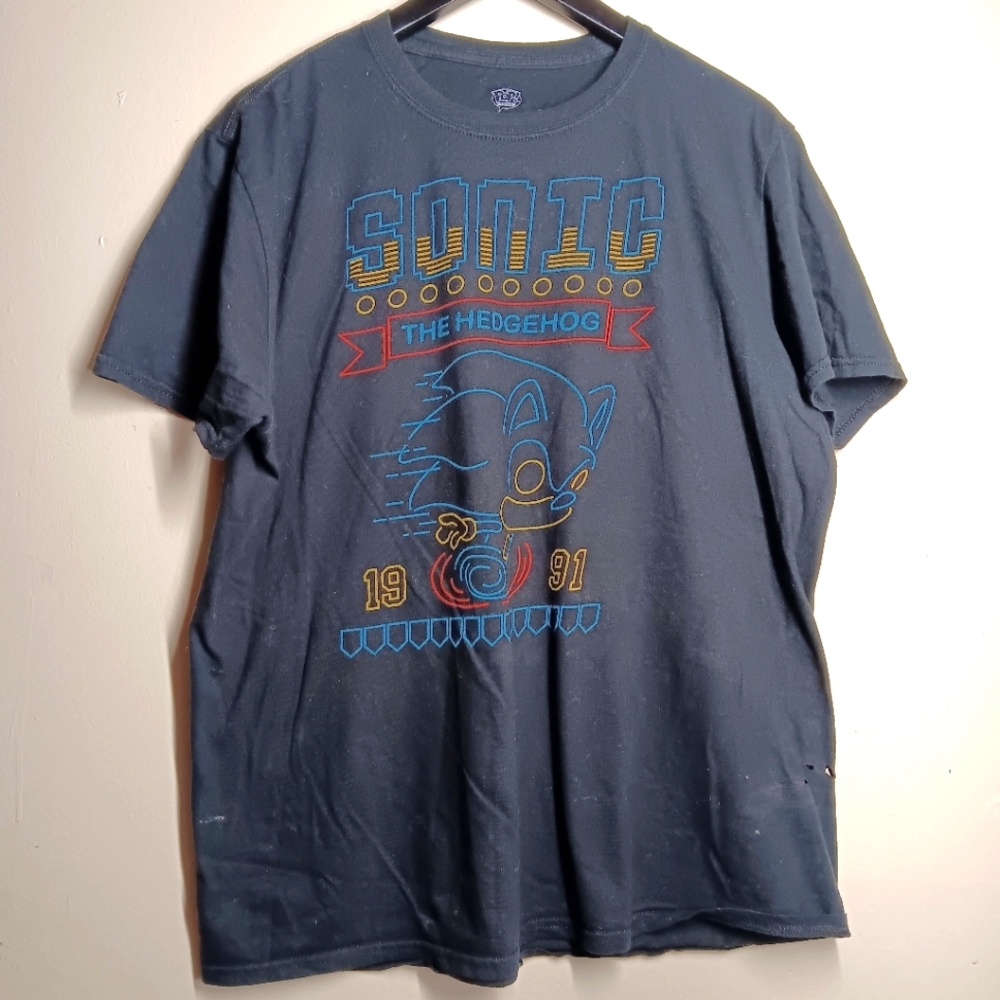 Sonic the hedgehog t-shirt pops